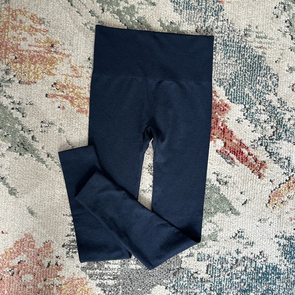 New Nautica Dark Blue Leggings Women’s size Small
Never worn